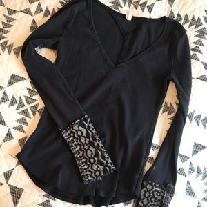 Free People Navy Thermal V Neck Size Large